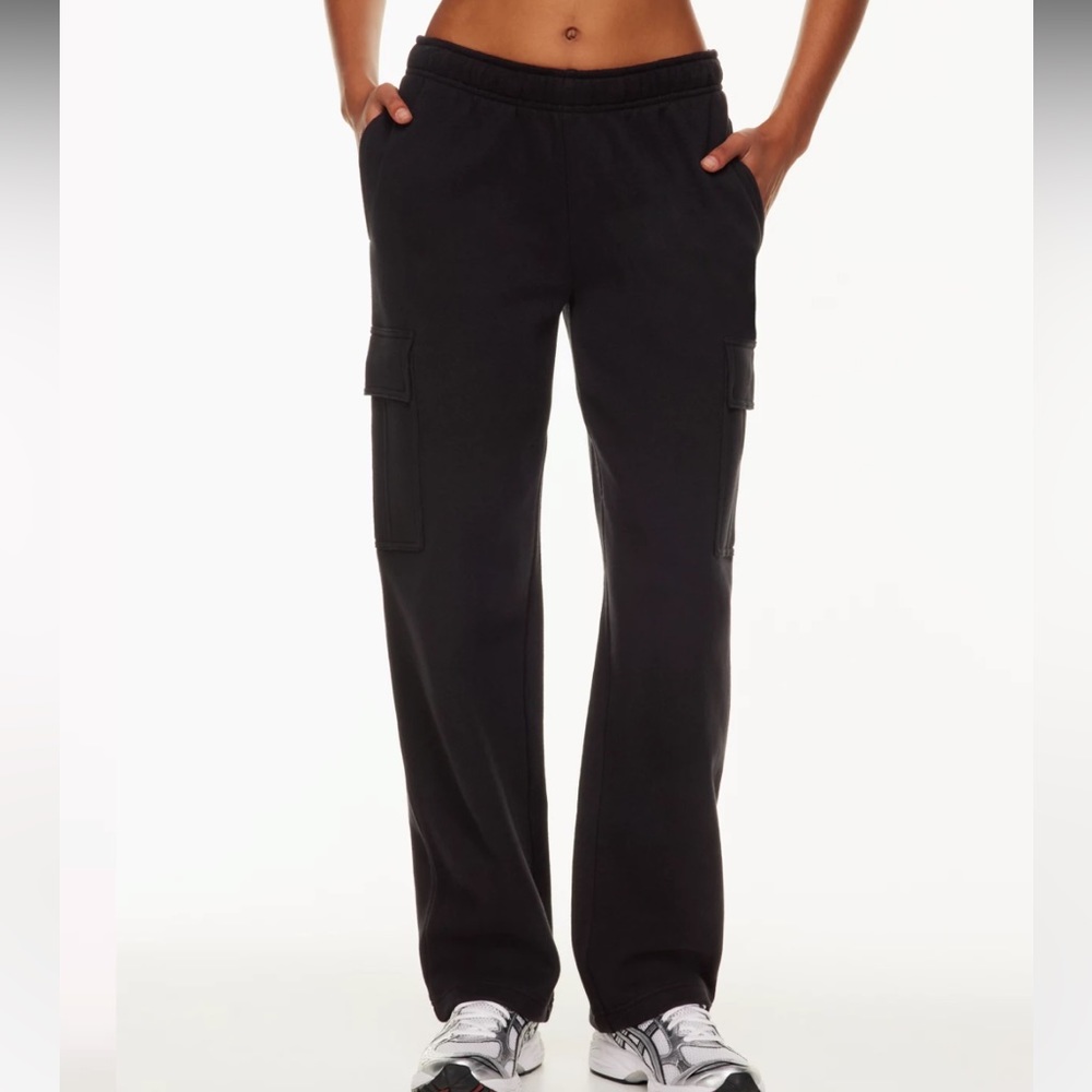 🎉HOST PICK🎉 NWT Aritzia Cozy Mega Cargo Sweats